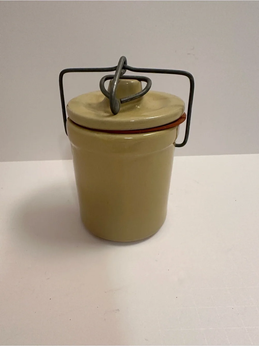 Vtg Cream Color Glazed Stoneware Crock w/ Wire Bail Locking Lid And Rubber Seal